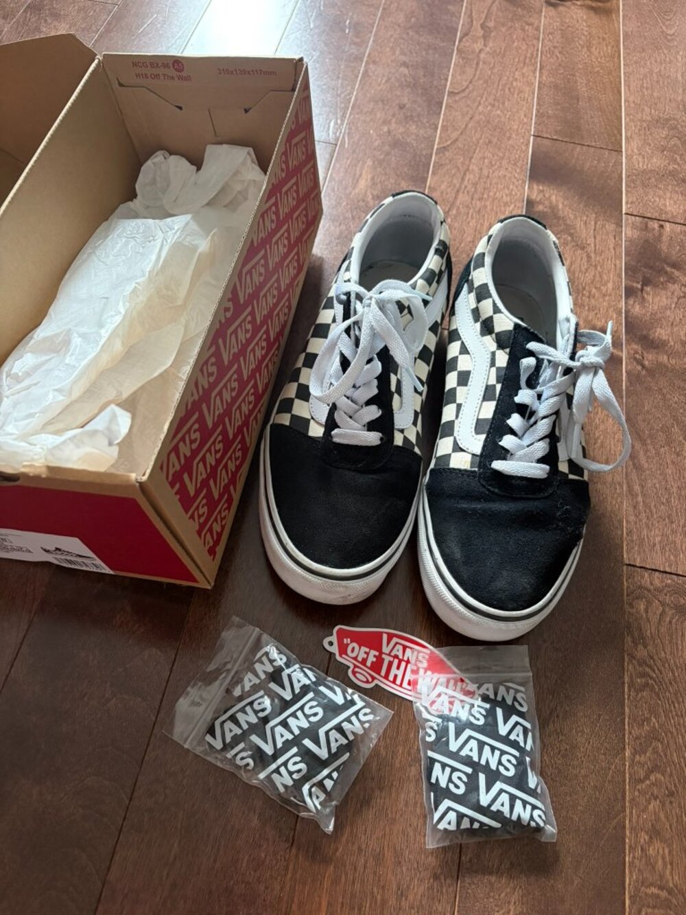 Vans Women's Ward Checkerboard Lace Up Sneaker- Black/White  Size 8.5